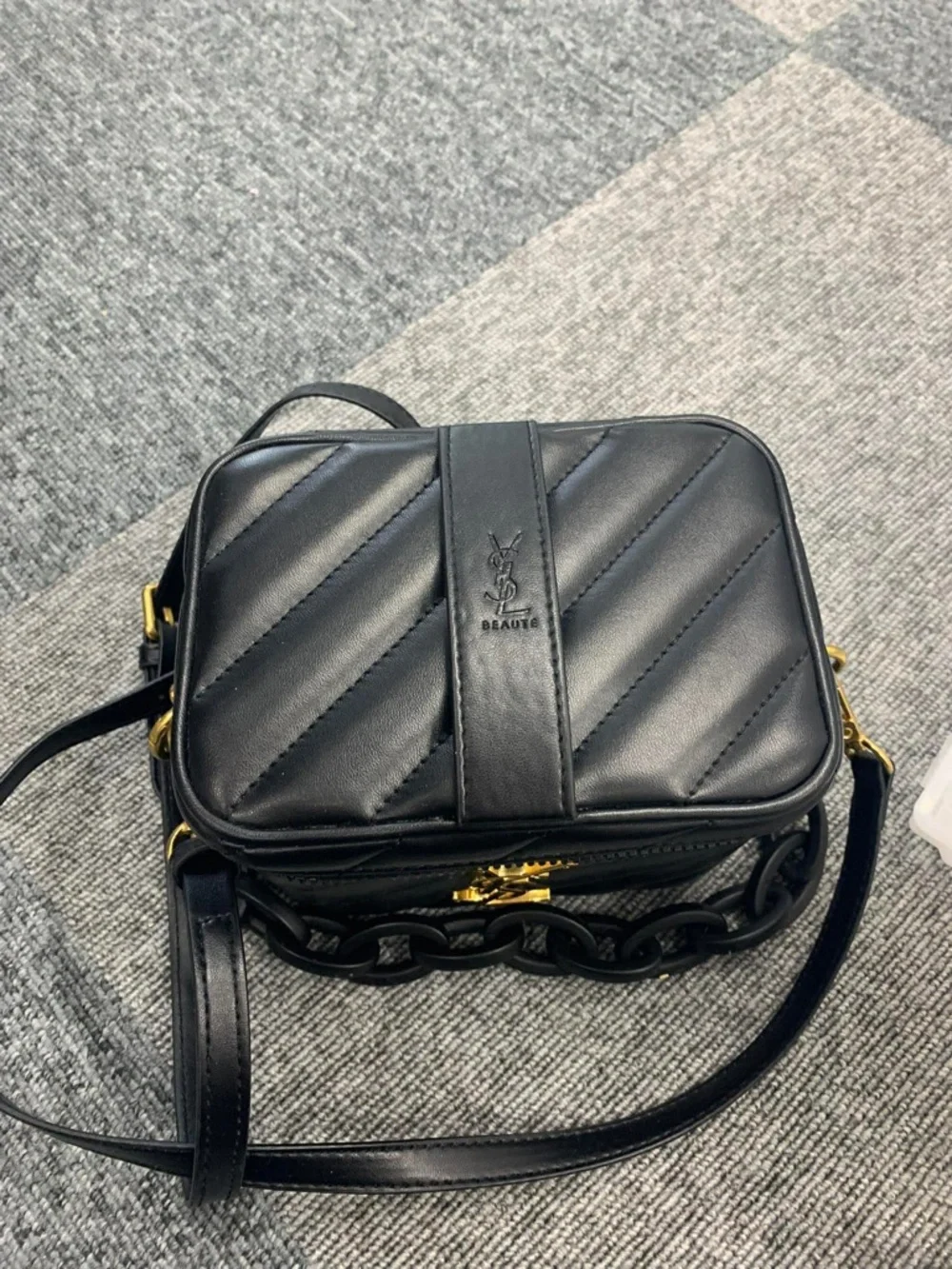 Saint Laurent Black Quilted Leather VANITY GWP (Novelty) - Picture 7 of 13